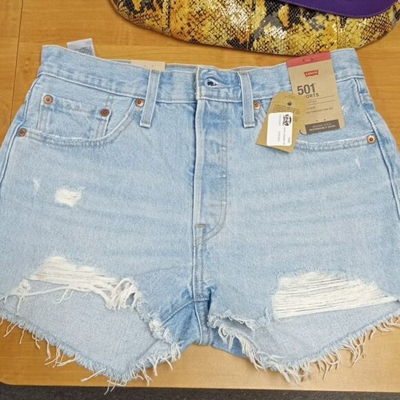 Levi's Original Red Tab Women's 501 Original High-Rise Jean Shorts - Picture 8 of 11